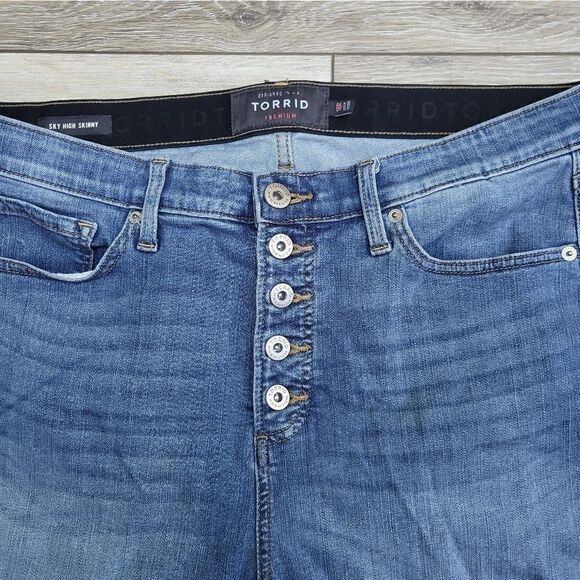 Torrid Sky High Skinny jeans 18r button fly stretchy comfortable - Picture 3 of 10